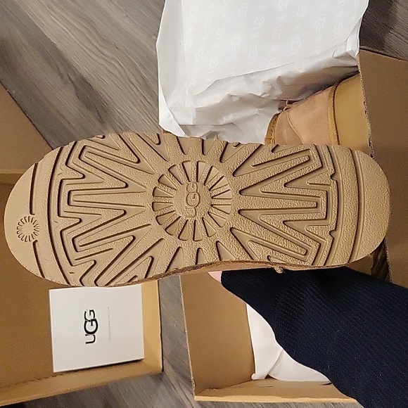 *SOLD* Classic Ultra Mini Uggs - Picture 4 of 5